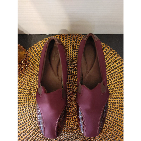 Clarks Daisy Slip Ons Size 9M - Picture 2 of 5